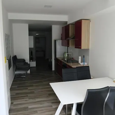 Familienwohnung 3 *