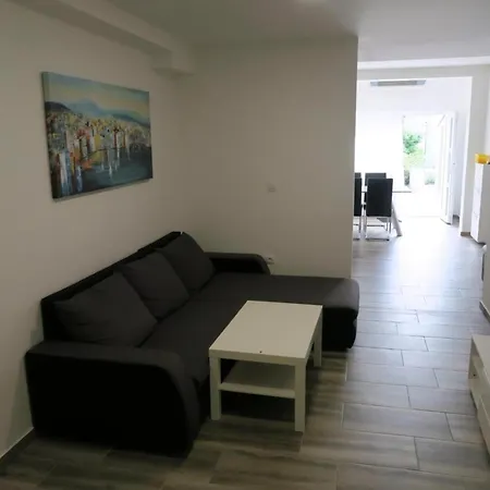 Familienwohnung 3 Apartment *