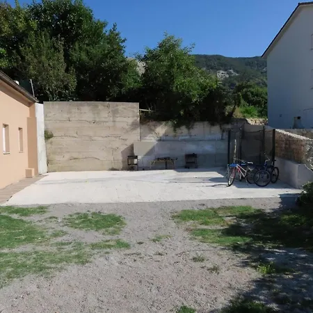 Familienwohnung 3 *